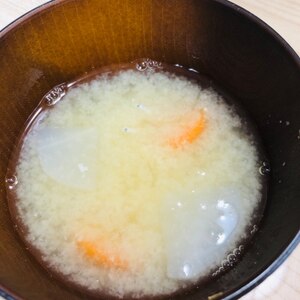 粉チーズ入り白菜と大根の味噌汁